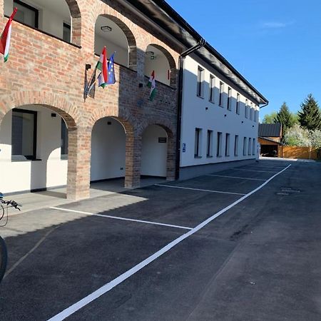 M70 Apartmanház Miskolc Exterior foto